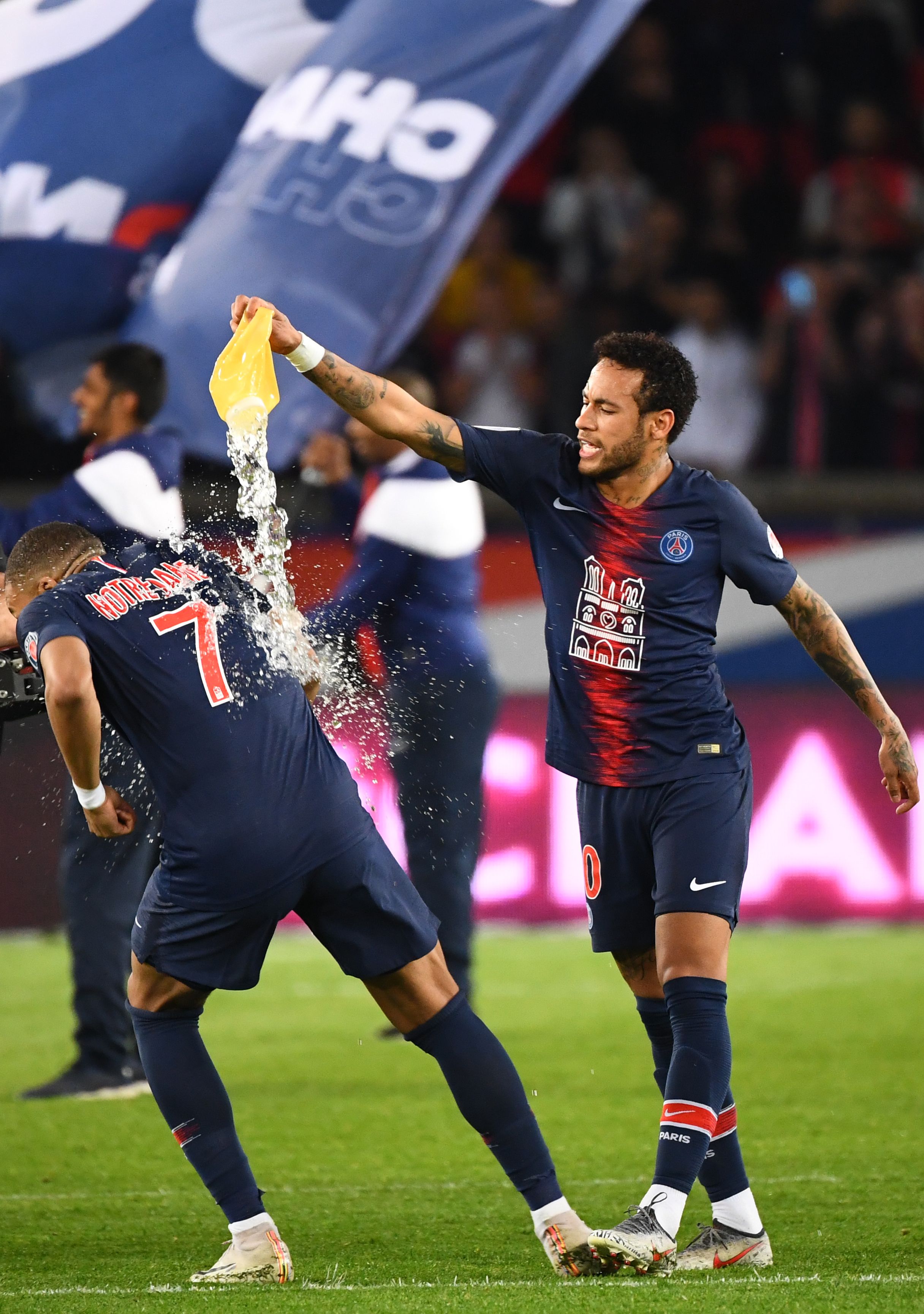 陈韦奇防守稳定出赛