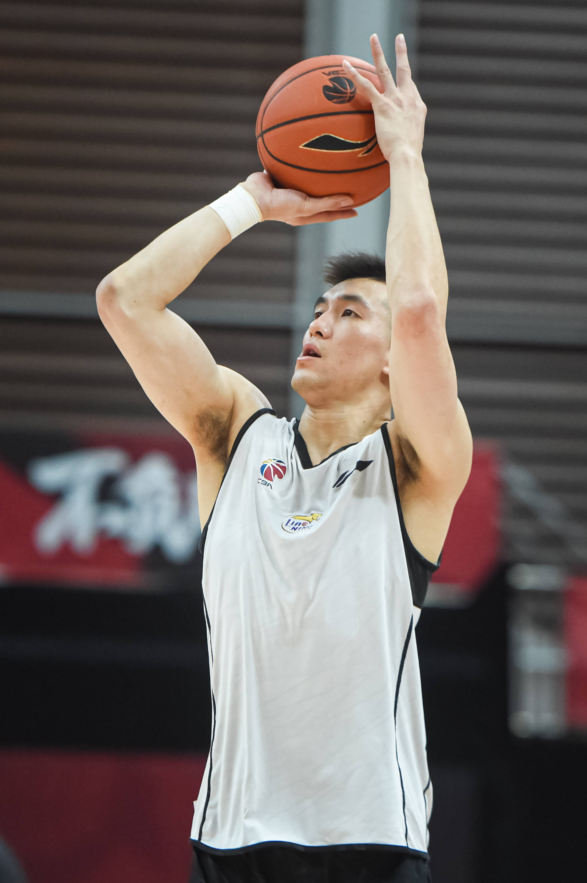 强势反弹！詹姆斯17中12轰下赛季新高29分，外加7板6助