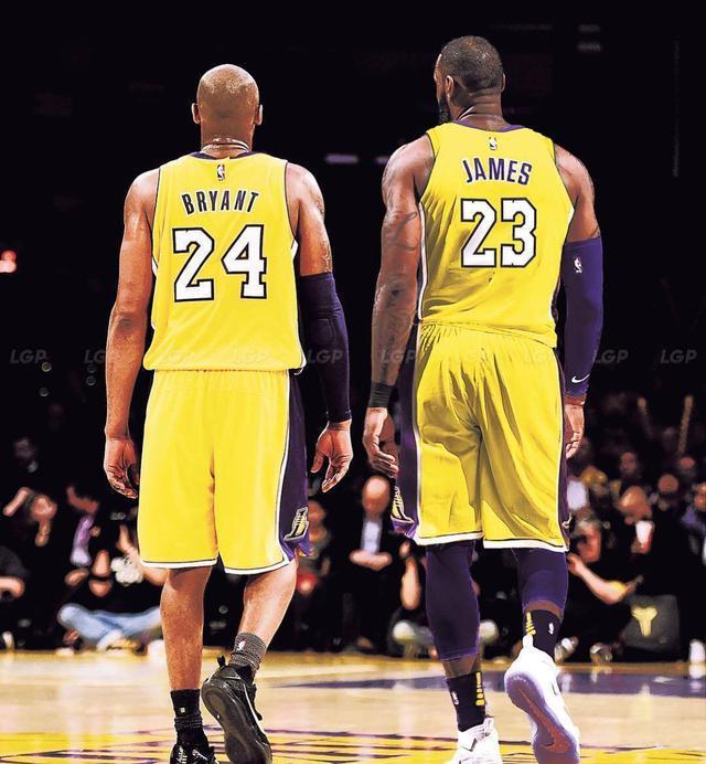 TA：告别全白球衣，阿森纳将在足总杯第3轮穿回传统红白球衣