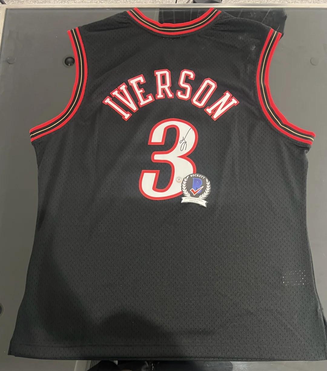 2003年的NBA选秀大会前，安东尼对詹姆斯说：“其实你已经21岁了对吗？咱俩之间，你更像21岁。”詹姆斯回应：“我18岁！”