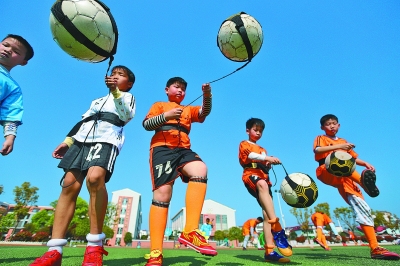 曝滕哈赫同意C罗冬窗离队切尔西老板提供1.5年合同