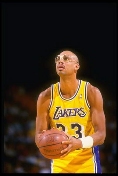 25分7板9助！就在今天，一项由科比保持的NBA纪录被华子打破了