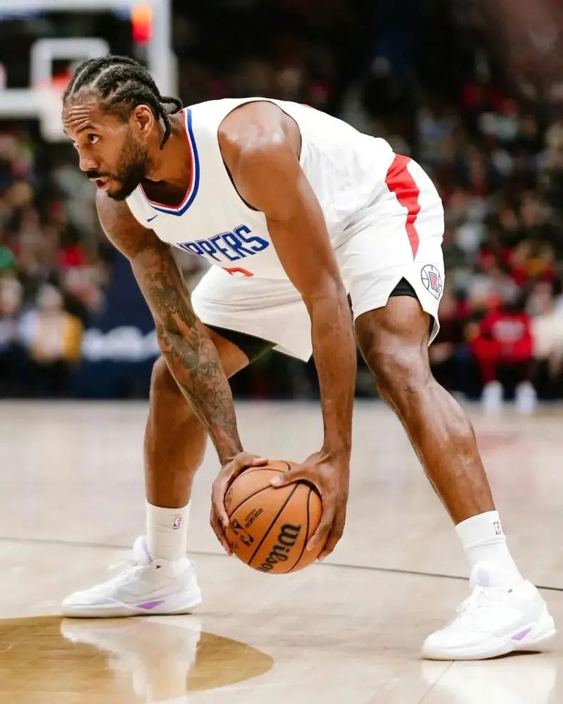 亚特兰大勇士球星阿库尼亚（Ronald Acuna Jr.）达成史无前例的“40 轰、70 盗”