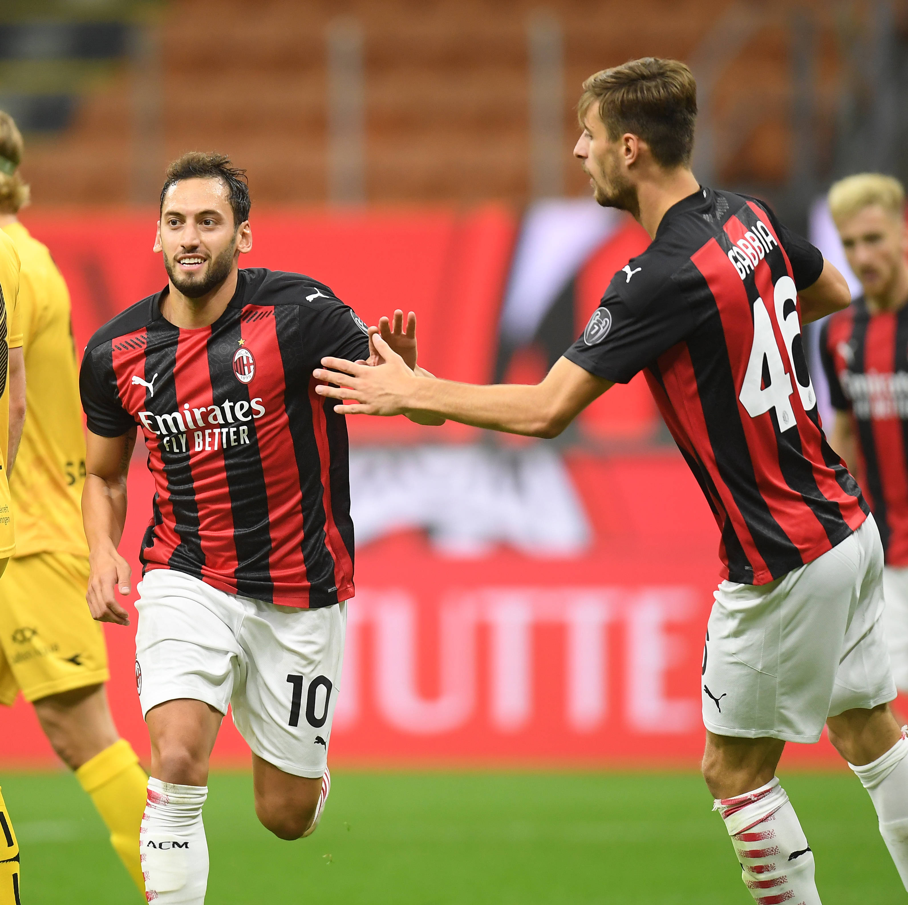 ＂曼联气炸？被英超盲哨坑惨！对手禁区内4次疑似手球未判，锁喉仅黄牌